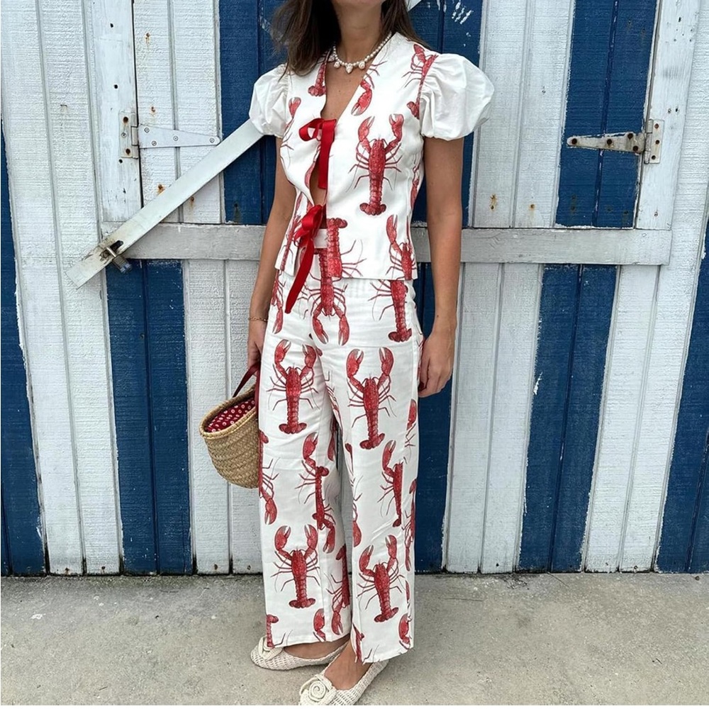 SOLD*******Crawfish/Lobster Two Piece Set White